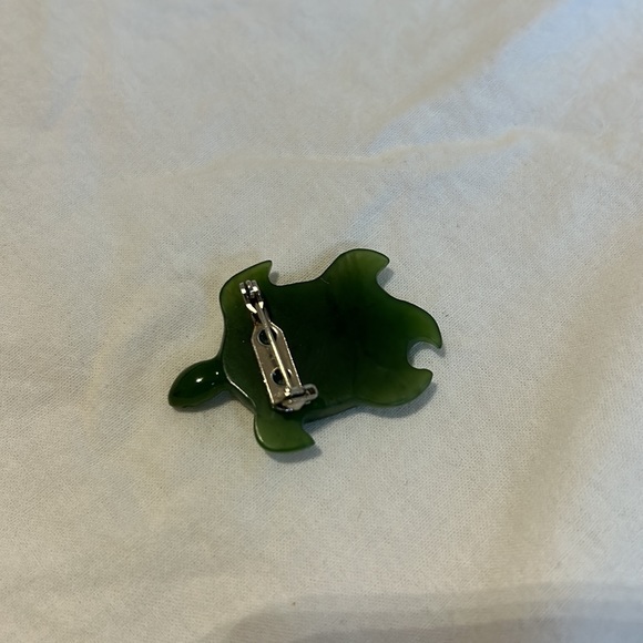 Storrs Jade Turtle Pin - Picture 2 of 2